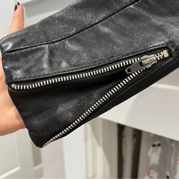 Classic vintage leather jacket - size small with zippers and flare - Picture 3 of 13